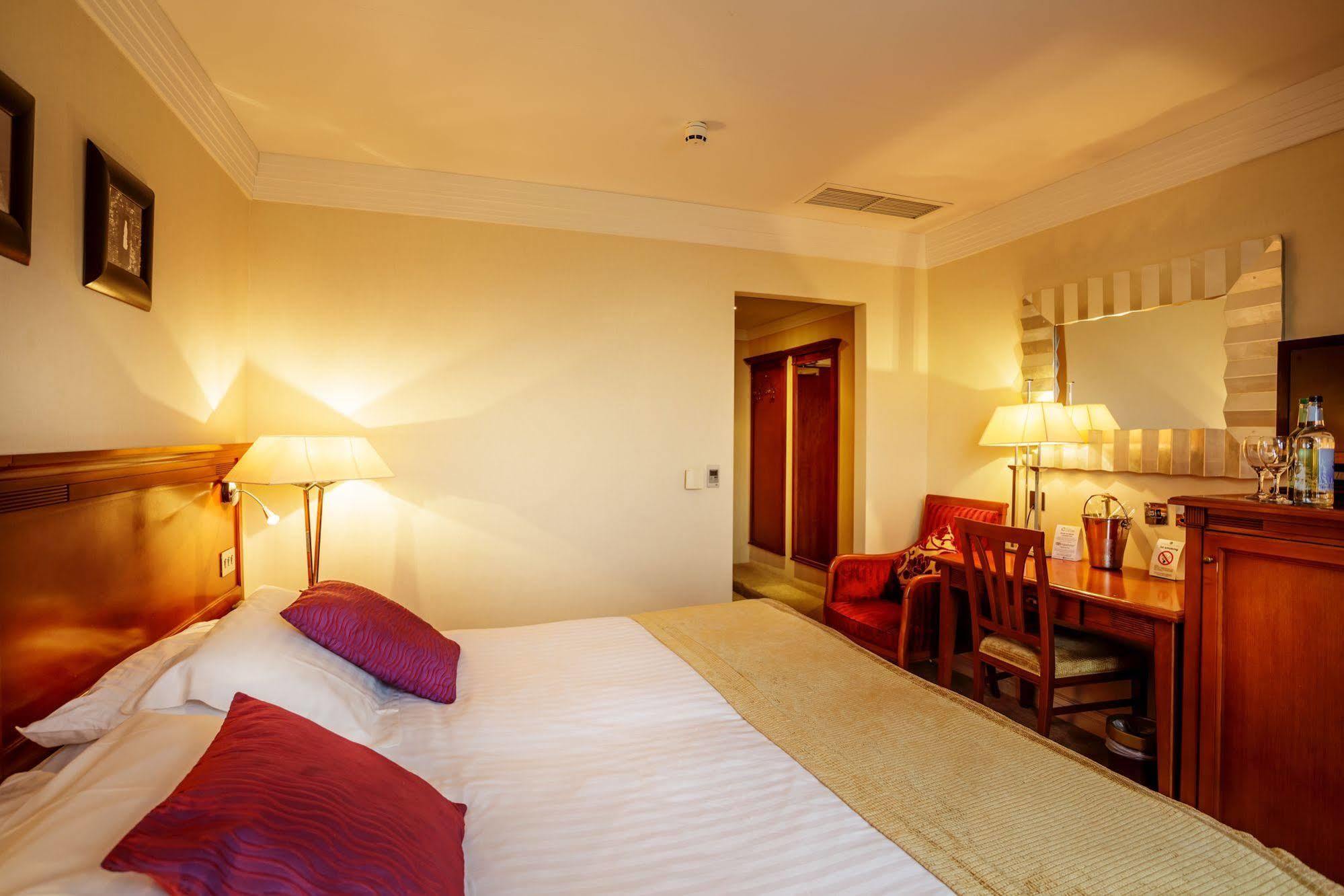 Bryn Meadows Golf, Hotel & Spa Blackwood  Bagian luar foto